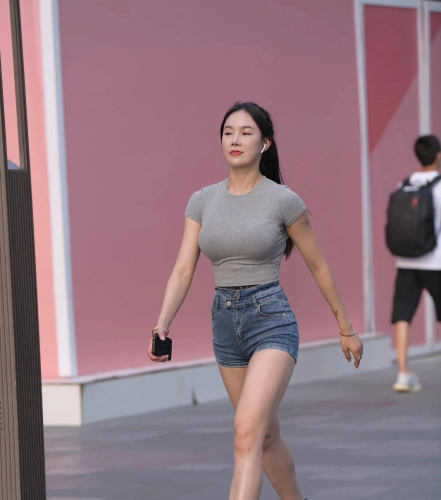 亚洲视频综合网，少妇风采—久久热议亚洲综合征